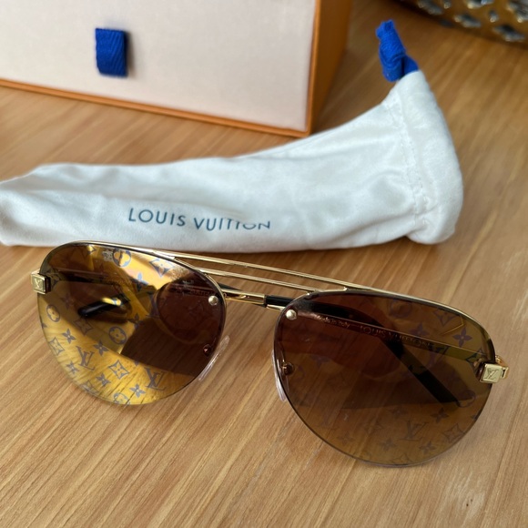 Louis Vuitton Clockwise Sunglasses - Picture 8 of 8